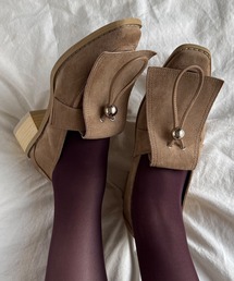 POMUM&ARTS（ポームムアンドアーツ）の「suede flap loafer / スウェード フラップ ローファー（ローファー）」