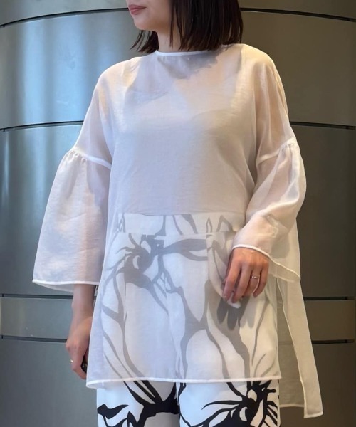 PINKY&DIANNE(ピンキーアンドダイアン)の「◆ボリュームスリーブシアーブラウス(シャツ/ブラウス・レディース・ブラック/ホワイト・38)」の3枚目の写真