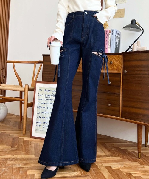 リボン付きダークブルーデニムフレアパンツ セール】デニム＆ツイルカットアウトリボンフレアパンツ（デニム