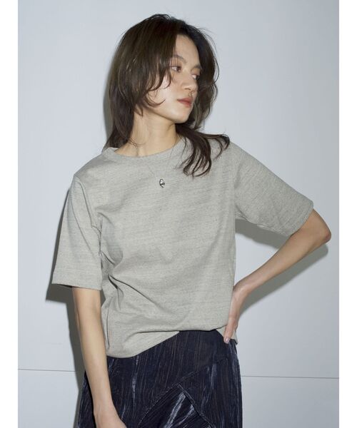 Htage(テージ)の「【Htage】バックオープンTee(Tシャツ/カットソー・レディース・アイボリー/ライトグレー・FREE)」の3枚目の写真