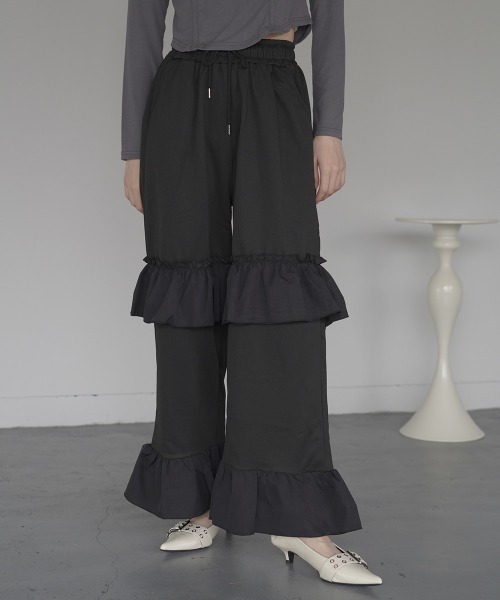 Clum(クルム)の「Frill wide easy sweat jersey pants / フリルワイドイージースウェットジャージパンツ(スウェットパンツ・レディース・ブラック/ホワイト・FREE)」の1枚目の写真