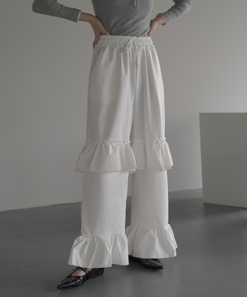 Clum(クルム)の「Frill wide easy sweat jersey pants / フリルワイドイージースウェットジャージパンツ(スウェットパンツ・レディース・ブラック/ホワイト・FREE)」の4枚目の写真