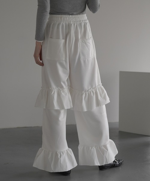 Clum(クルム)の「Frill wide easy sweat jersey pants / フリルワイドイージースウェットジャージパンツ(スウェットパンツ・レディース・ブラック/ホワイト・FREE)」の11枚目の写真