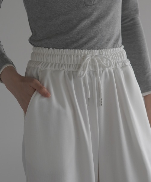 Clum(クルム)の「Frill wide easy sweat jersey pants / フリルワイドイージースウェットジャージパンツ(スウェットパンツ・レディース・ブラック/ホワイト・FREE)」の13枚目の写真