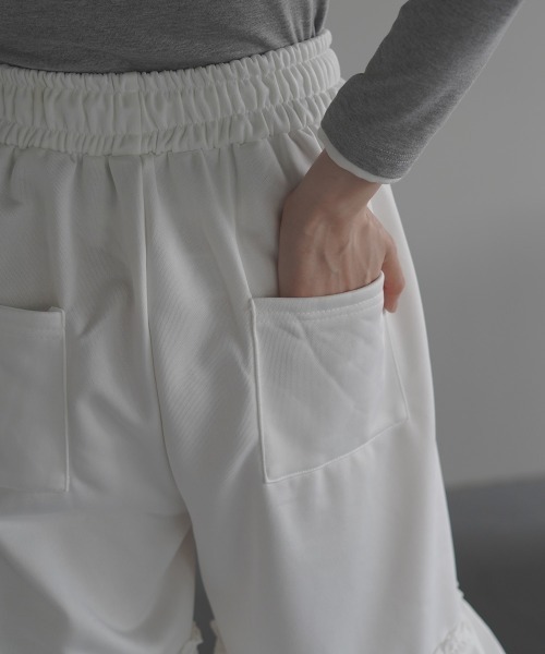 Clum(クルム)の「Frill wide easy sweat jersey pants / フリルワイドイージースウェットジャージパンツ(スウェットパンツ・レディース・ブラック/ホワイト・FREE)」の15枚目の写真