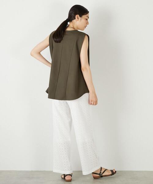 MELROSE claire（メルローズ クレール）の「【ナノキャラメルフレアーシルエットノースリーブプル】（Tシャツ/カットソー・レディース・ベージュ/ネイビー/カーキ・FREE）」の17枚目の写真