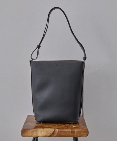 ＆MyuQ（アンドミューク）の「【＆MyuQ】JUNO mini A4サイズ収納可能 通勤 通学（ショルダーバッグ・レディース・キャメル/ブラック・FREE）」の2枚目の写真