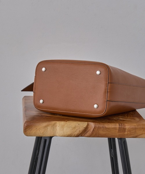 ＆MyuQ（アンドミューク）の「【＆MyuQ】JUNO mini A4サイズ収納可能 通勤 通学（ショルダーバッグ・レディース・キャメル/ブラック・FREE）」の14枚目の写真