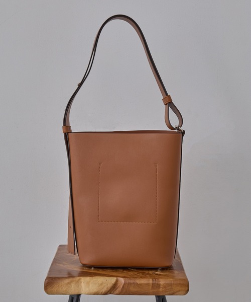 ＆MyuQ（アンドミューク）の「【＆MyuQ】JUNO mini A4サイズ収納可能 通勤 通学（ショルダーバッグ・レディース・キャメル/ブラック・FREE）」の12枚目の写真