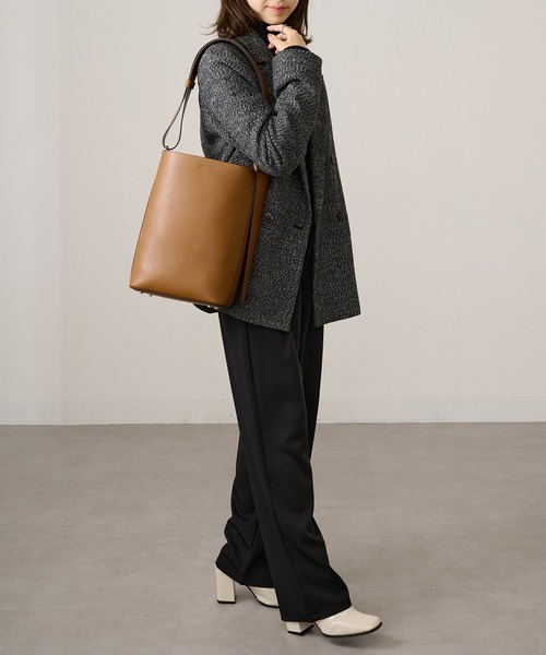 ＆MyuQ（アンドミューク）の「【＆MyuQ】JUNO mini A4サイズ収納可能 通勤 通学（ショルダーバッグ・レディース・キャメル/ブラック・FREE）」の5枚目の写真