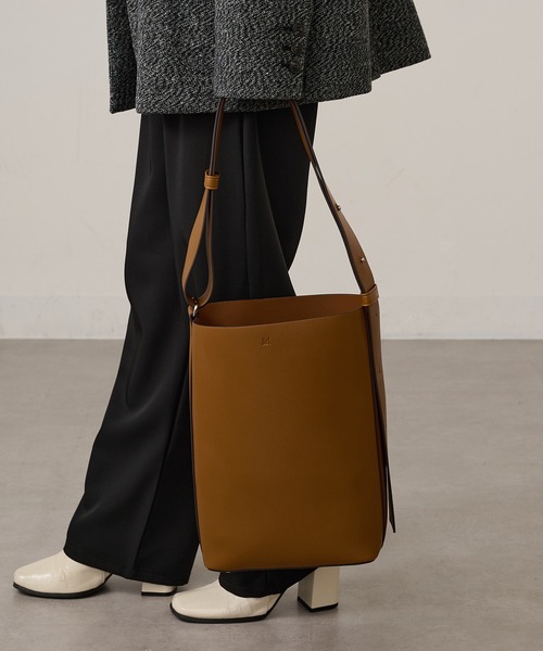 ＆MyuQ（アンドミューク）の「【＆MyuQ】JUNO mini A4サイズ収納可能 通勤 通学（ショルダーバッグ・レディース・キャメル/ブラック・FREE）」の17枚目の写真