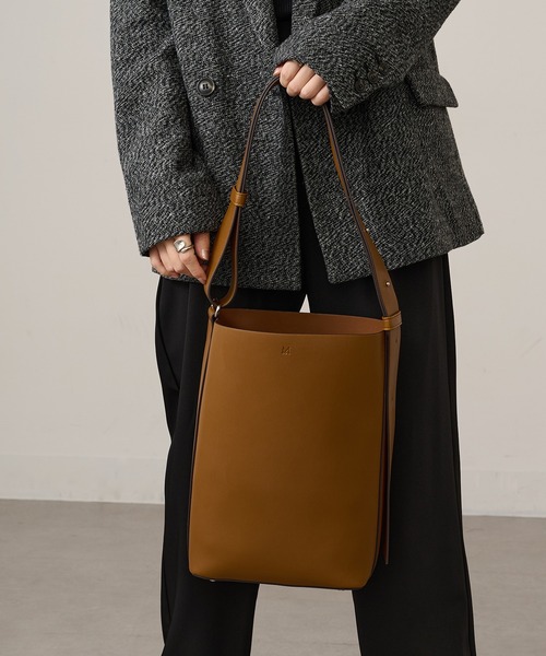 ＆MyuQ（アンドミューク）の「【＆MyuQ】JUNO mini A4サイズ収納可能 通勤 通学（ショルダーバッグ・レディース・キャメル/ブラック・FREE）」の3枚目の写真