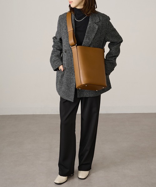 ＆MyuQ（アンドミューク）の「【＆MyuQ】JUNO mini A4サイズ収納可能 通勤 通学（ショルダーバッグ・レディース・キャメル/ブラック・FREE）」の6枚目の写真