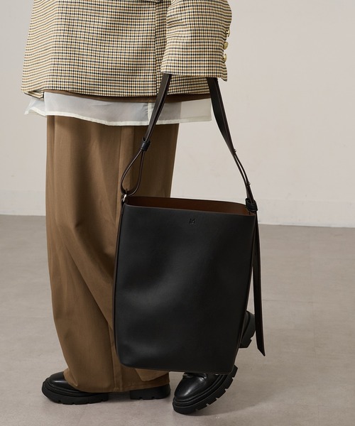 ＆MyuQ（アンドミューク）の「【＆MyuQ】JUNO mini A4サイズ収納可能 通勤 通学（ショルダーバッグ・レディース・キャメル/ブラック・FREE）」の10枚目の写真