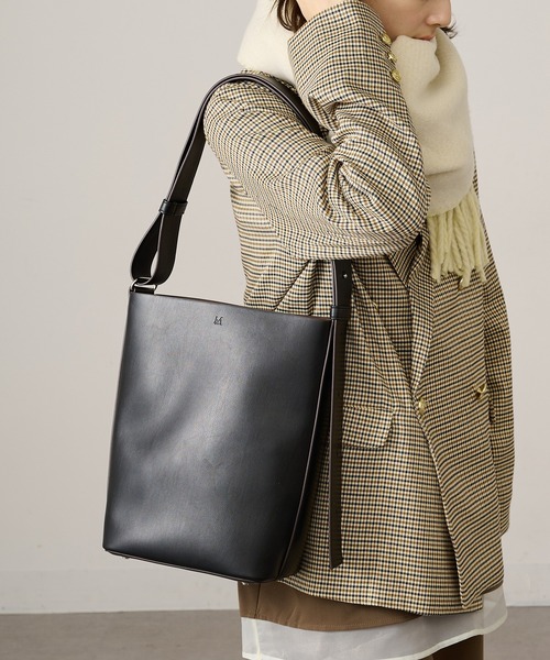 ＆MyuQ（アンドミューク）の「【＆MyuQ】JUNO mini A4サイズ収納可能 通勤 通学（ショルダーバッグ・レディース・キャメル/ブラック・FREE）」の9枚目の写真