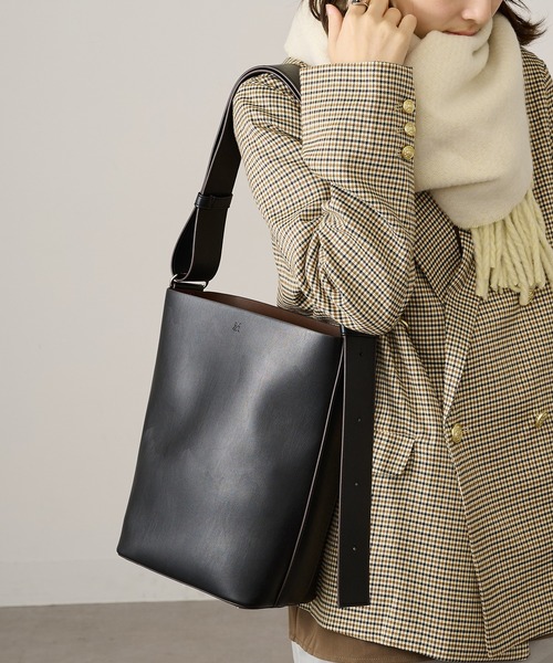 ＆MyuQ（アンドミューク）の「【＆MyuQ】JUNO mini A4サイズ収納可能 通勤 通学（ショルダーバッグ・レディース・キャメル/ブラック・FREE）」の8枚目の写真