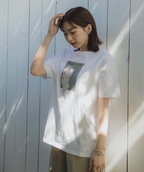 slattgir(スラットジール)の「高身長 綿100%スクエアプリント箔Tシャツ(トールサイズ)Essenave(Tシャツ/カットソー・レディース・チャコール/オフホワイト・TM/TL/TLL/T3L)」の4枚目の写真