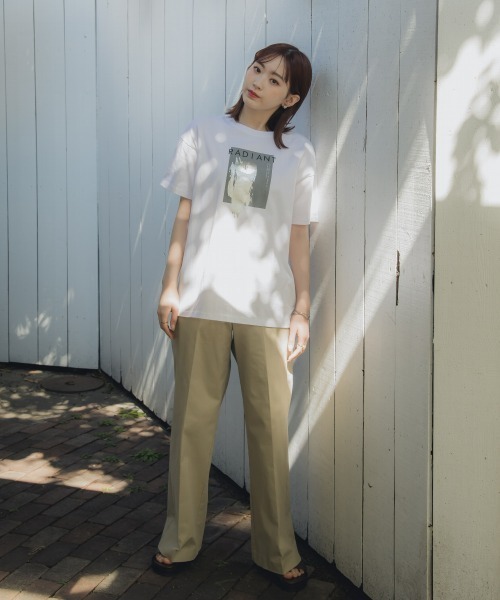 slattgir(スラットジール)の「高身長 綿100%スクエアプリント箔Tシャツ(トールサイズ)Essenave(Tシャツ/カットソー・レディース・チャコール/オフホワイト・TM/TL/TLL/T3L)」の5枚目の写真