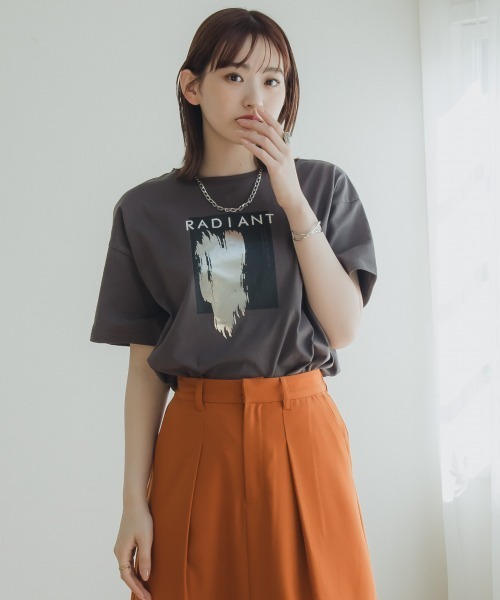 slattgir(スラットジール)の「高身長 綿100%スクエアプリント箔Tシャツ(トールサイズ)Essenave(Tシャツ/カットソー・レディース・チャコール/オフホワイト・TM/TL/TLL/T3L)」の10枚目の写真