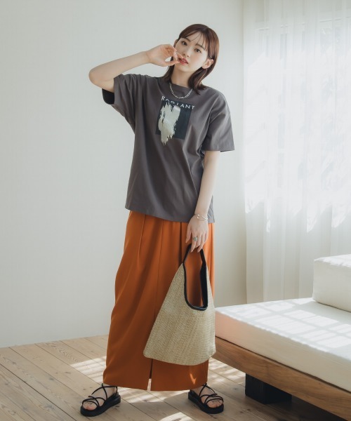 slattgir(スラットジール)の「高身長 綿100%スクエアプリント箔Tシャツ(トールサイズ)Essenave(Tシャツ/カットソー・レディース・チャコール/オフホワイト・TM/TL/TLL/T3L)」の11枚目の写真