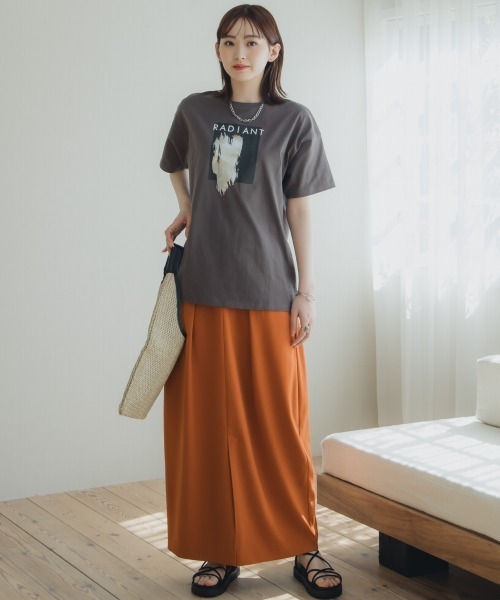 slattgir(スラットジール)の「高身長 綿100%スクエアプリント箔Tシャツ(トールサイズ)Essenave(Tシャツ/カットソー・レディース・チャコール/オフホワイト・TM/TL/TLL/T3L)」の12枚目の写真