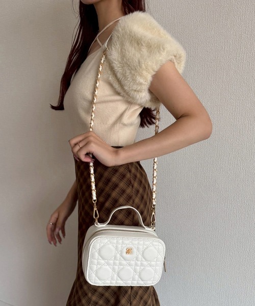 one after another NICE CLAUP（ワンアフターアナザーナイスクラップ）の「【Mode Ribbon Collection】リボン×キルティングミニスクエアバッグ（ショルダーバッグ・レディース・ホワイト/ブラック・FREE）」の3枚目の写真