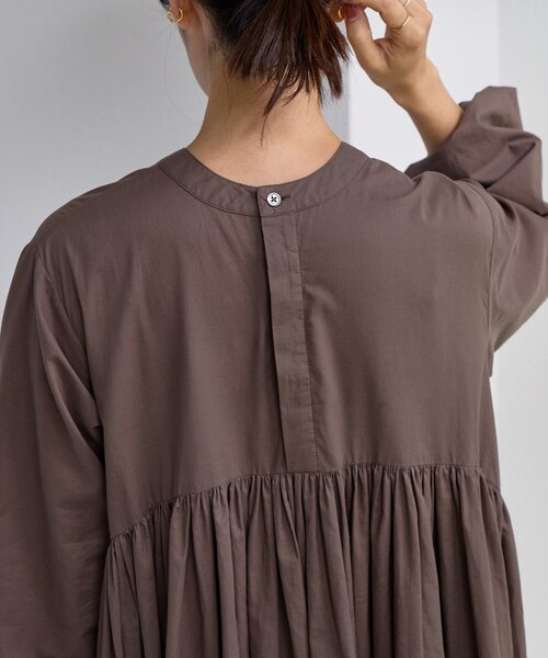BEARDSLEY（ビアズリー）の「ギャザーチュニック（シャツ/ブラウス・レディース・ブラウン・FREE）」の2枚目の写真