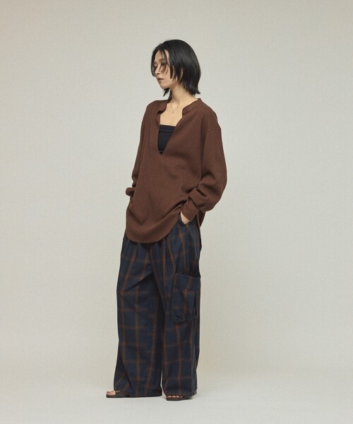 AMERICANA（アメリカーナ）の「Americana/アメリカーナ 別注 リラックスフィット ワッフルキーネックプルオーバー / 長袖（Tシャツ/カットソー・レディース・ブラウン/チャコールグレー・FREE）」の3枚目の写真
