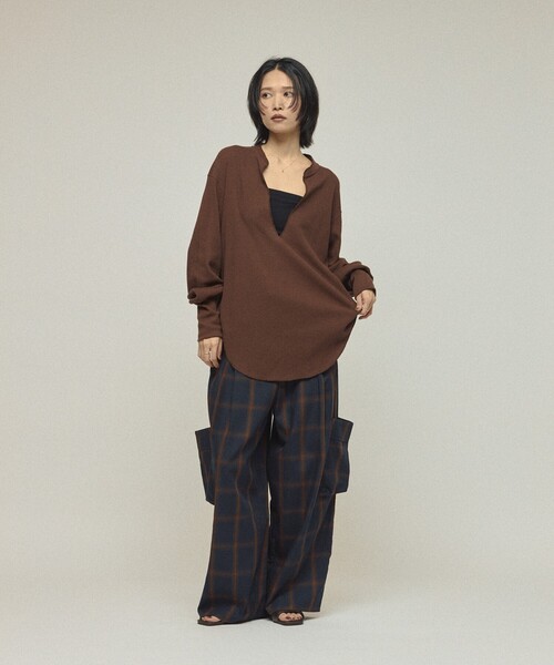 AMERICANA（アメリカーナ）の「Americana/アメリカーナ 別注 リラックスフィット ワッフルキーネックプルオーバー / 長袖（Tシャツ/カットソー・レディース・ブラウン/チャコールグレー・FREE）」の12枚目の写真