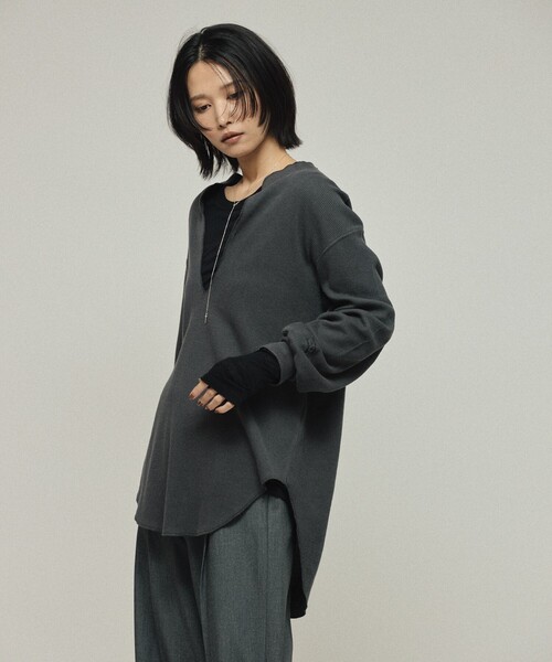 AMERICANA（アメリカーナ）の「Americana/アメリカーナ 別注 リラックスフィット ワッフルキーネックプルオーバー / 長袖（Tシャツ/カットソー・レディース・ブラウン/チャコールグレー・FREE）」の17枚目の写真