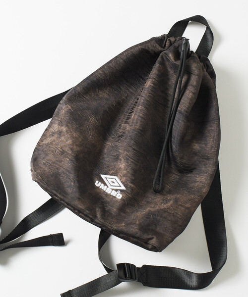 UMBRO（アンブロ）の「UMBRO/アンブロ SP Packable Wrinkled Mini Bag/別注 パッカブル ミニバッグ/シワ加工（バックパック/リュック・メンズ・ブラック/オリーブ/ブラウン・ONE SIZE）」の2枚目の写真