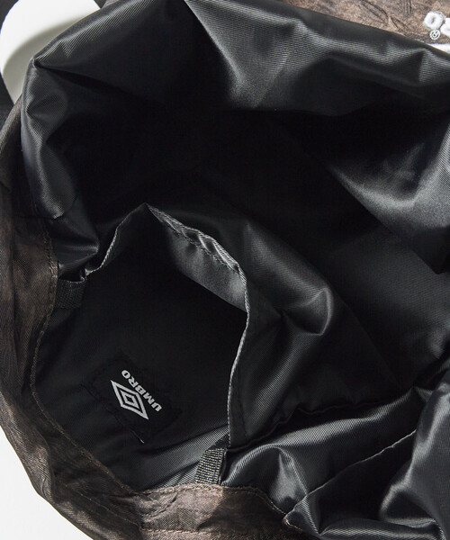UMBRO（アンブロ）の「UMBRO/アンブロ SP Packable Wrinkled Mini Bag/別注 パッカブル ミニバッグ/シワ加工（バックパック/リュック・メンズ・ブラック/オリーブ/ブラウン・ONE SIZE）」の8枚目の写真