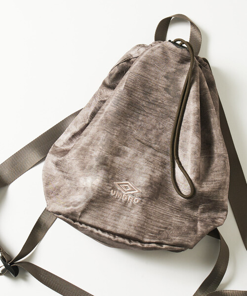 UMBRO（アンブロ）の「UMBRO/アンブロ SP Packable Wrinkled Mini Bag/別注 パッカブル ミニバッグ/シワ加工（バックパック/リュック・メンズ・ブラック/オリーブ/ブラウン・ONE SIZE）」の11枚目の写真