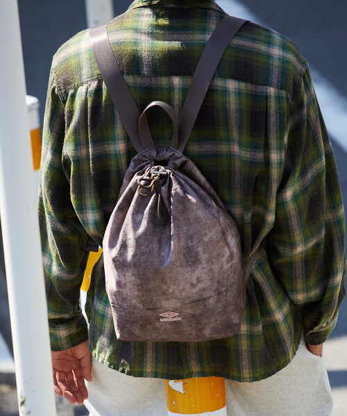 UMBRO（アンブロ）の「UMBRO/アンブロ SP Packable Wrinkled Mini Bag/別注 パッカブル ミニバッグ/シワ加工（バックパック/リュック・メンズ・ブラック/オリーブ/ブラウン・ONE SIZE）」の14枚目の写真