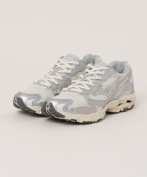 MIZUNO(ミズノ )の「MIZUNO WAVE RIDER 10(スニーカー・メンズ・オフホワイト・27.0cm/26.5cm/26.0cm/25.5cm/25.0cm/24.5cm/24.0cm/28.0cm/27.5cm/23.5cm)」の1枚目の写真