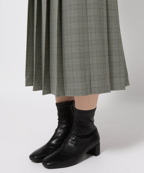 LOWRYS FARM(ローリーズファーム)の「ラナテックプリーツミディスカート 497489(スカート・レディース・ブラウン/グレー・MEDIUM/LARGE)」の17枚目の写真