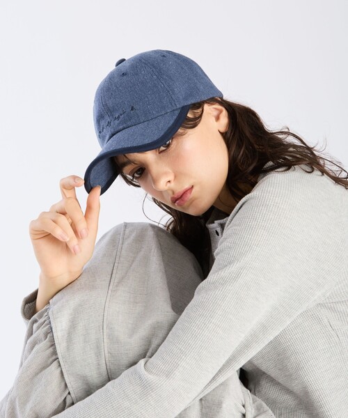 To b. by agnes b.（トゥービーバイアニエスベー）の「ロゴ刺繍 バイカラー パイピング キャップ（キャップ・レディース・ネイビー・FREE）」の3枚目の写真