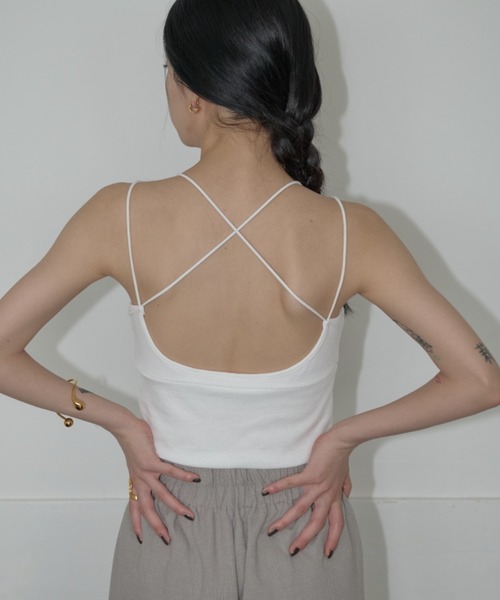 AIC.(エーアイシー)の「【再入荷】パッド付きバッククロスブラトップ(キャミソール・レディース・ブラック/オフホワイト・FREE)」の2枚目の写真