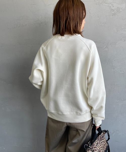 GYMPHLEX（ジムフレックス）の「[GYMPHLEX/ジムフレックス] スイングスリーブ ワンポイントロゴ刺繍クルーネックスウェット（スウェット・レディース・イエロー/ライトグレー/チャコールグレー/ダークグリーン/ブルー/アイボリー・14）」の15枚目の写真