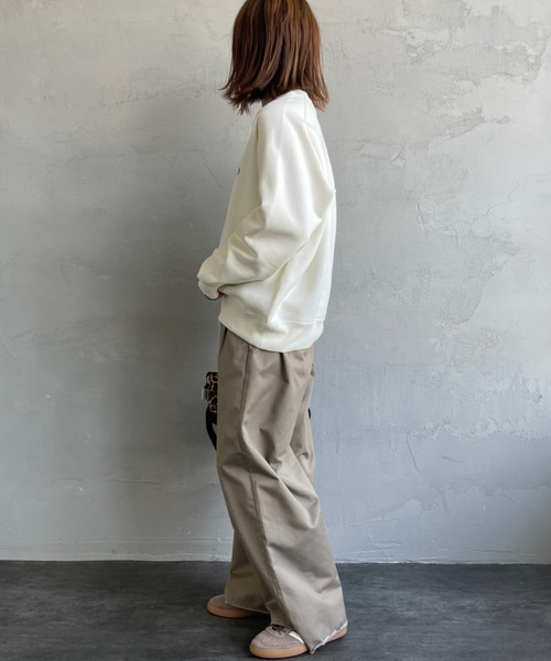 GYMPHLEX（ジムフレックス）の「[GYMPHLEX/ジムフレックス] スイングスリーブ ワンポイントロゴ刺繍クルーネックスウェット（スウェット・レディース・イエロー/ライトグレー/チャコールグレー/ダークグリーン/ブルー/アイボリー・14）」の17枚目の写真