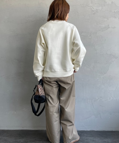 GYMPHLEX（ジムフレックス）の「[GYMPHLEX/ジムフレックス] スイングスリーブ ワンポイントロゴ刺繍クルーネックスウェット（スウェット・レディース・イエロー/ライトグレー/チャコールグレー/ダークグリーン/ブルー/アイボリー・14）」の18枚目の写真