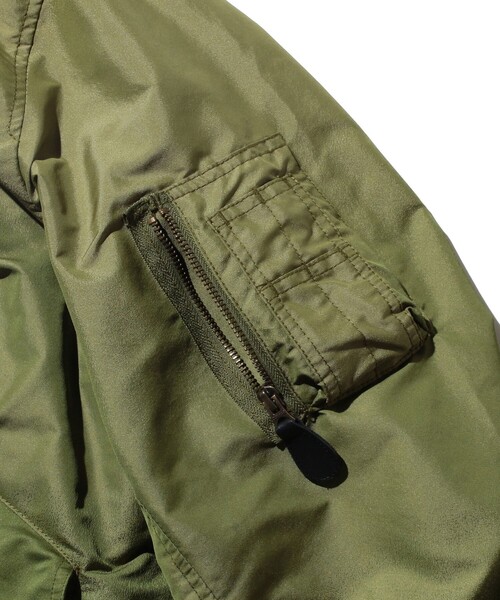 BEAMS PLUS（ビームスプラス）の「ツイル ミリタリー フライトジャケット（ブルゾン・メンズ・オリーブ/ネイビー・S/L/XL/M）」の9枚目の写真