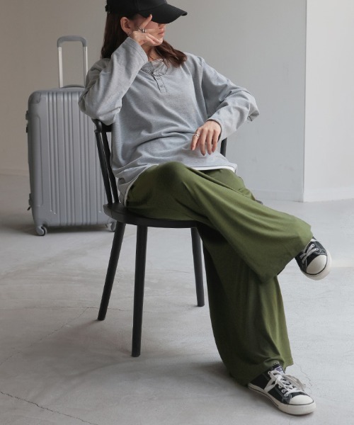 HUG.U（ハグユー）の「隠れ冷え性防止 腹巻き一体型ワイドパンツ（その他パンツ・レディース・ダークグレー/ブラック/カーキ/グレー・レギュラー丈/トール丈）」の13枚目の写真