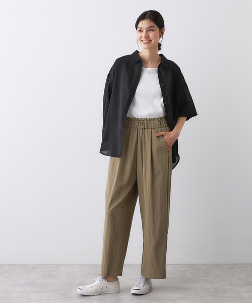 Dessin(デッサン)の「【ウエストゴム/洗える】リラクシーナイロンパンツ(その他パンツ・レディース・ブラック/ブルー系その他/ブラウン系・01/02/03)」の10枚目の写真