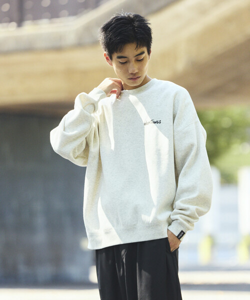 FREAK'S STORE(フリークスストア)の「限定展開 WILD THINGS/ワイルドシングス WILD THINGS×FREAK'S STORE/ワイルドシングス 別注 ビッグシルエット タイガーモチーフ 刺繍ワッペン クルーネックスウェット(スウェット・メンズ・ブラック/アッシュグレー/グリーン/ネイビー・SMALL/MEDIUM/LARGE)」の19枚目の写真