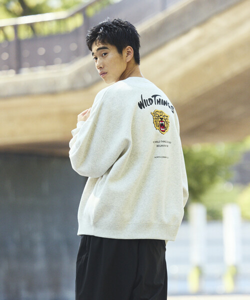 FREAK'S STORE(フリークスストア)の「限定展開 WILD THINGS/ワイルドシングス WILD THINGS×FREAK'S STORE/ワイルドシングス 別注 ビッグシルエット タイガーモチーフ 刺繍ワッペン クルーネックスウェット(スウェット・メンズ・ブラック/アッシュグレー/グリーン/ネイビー・SMALL/MEDIUM/LARGE)」の13枚目の写真