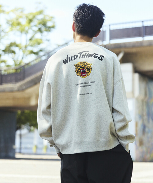 FREAK'S STORE(フリークスストア)の「限定展開 WILD THINGS/ワイルドシングス WILD THINGS×FREAK'S STORE/ワイルドシングス 別注 ビッグシルエット タイガーモチーフ 刺繍ワッペン クルーネックスウェット(スウェット・メンズ・ブラック/アッシュグレー/グリーン/ネイビー・SMALL/MEDIUM/LARGE)」の14枚目の写真