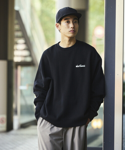 FREAK'S STORE(フリークスストア)の「限定展開 WILD THINGS/ワイルドシングス WILD THINGS×FREAK'S STORE/ワイルドシングス 別注 ビッグシルエット タイガーモチーフ 刺繍ワッペン クルーネックスウェット(スウェット・メンズ・ブラック/アッシュグレー/グリーン/ネイビー・SMALL/MEDIUM/LARGE)」の6枚目の写真