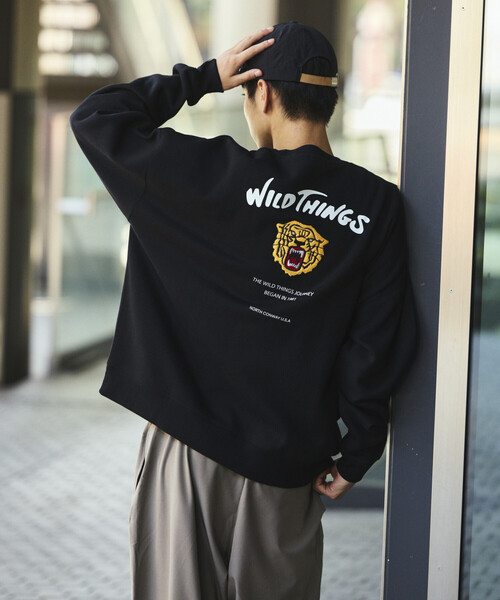 FREAK'S STORE(フリークスストア)の「限定展開 WILD THINGS/ワイルドシングス WILD THINGS×FREAK'S STORE/ワイルドシングス 別注 ビッグシルエット タイガーモチーフ 刺繍ワッペン クルーネックスウェット(スウェット・メンズ・ブラック/アッシュグレー/グリーン/ネイビー・SMALL/MEDIUM/LARGE)」の8枚目の写真