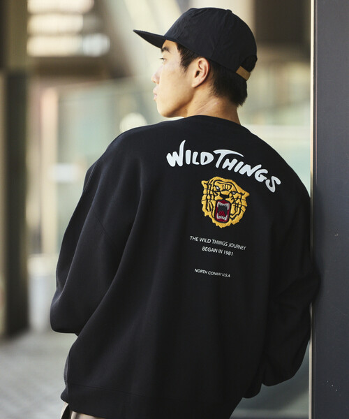 FREAK'S STORE(フリークスストア)の「限定展開 WILD THINGS/ワイルドシングス WILD THINGS×FREAK'S STORE/ワイルドシングス 別注 ビッグシルエット タイガーモチーフ 刺繍ワッペン クルーネックスウェット(スウェット・メンズ・ブラック/アッシュグレー/グリーン/ネイビー・SMALL/MEDIUM/LARGE)」の5枚目の写真